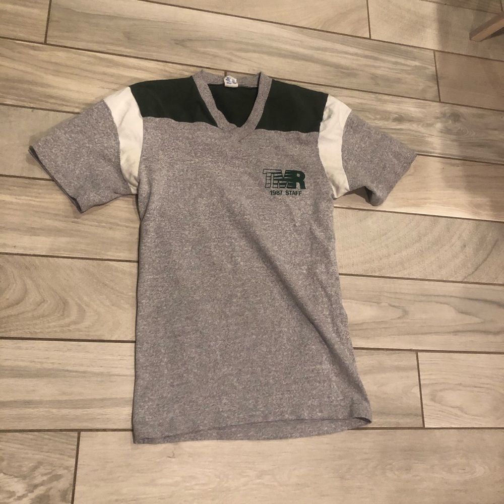 Champion boys v-neck short sleeve shirt medium